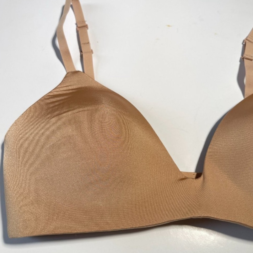 SKIMS Nude Plunge Wireless T-Shirt Bra - Picture 8 of 9